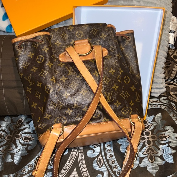 Louis Vuitton Montsouris MM backpack - Picture 3 of 10